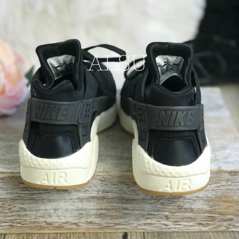 Nike Air Huarache Run Suede Black Deep White W - Picture 4 of 8